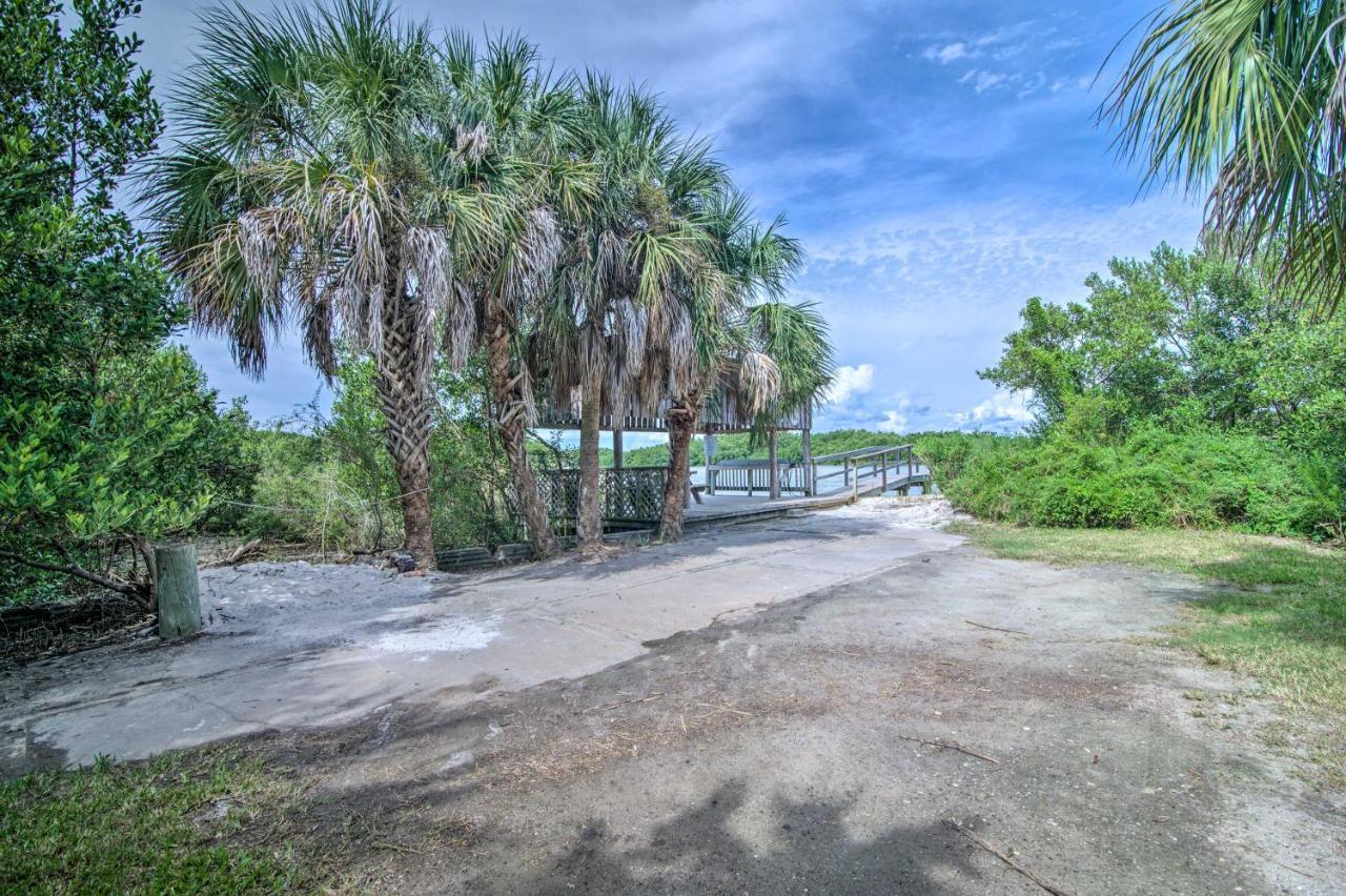 Beachfront Cedar Key Retreat With Pool Access! 外观 照片