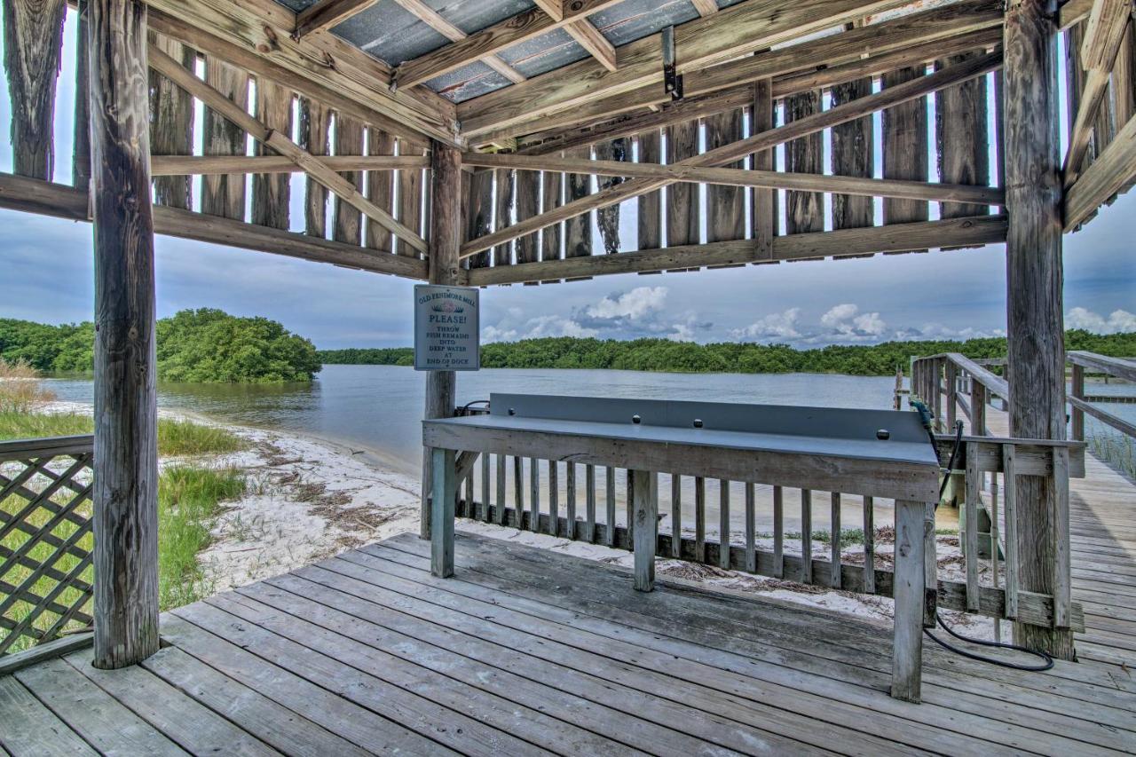 Beachfront Cedar Key Retreat With Pool Access! 外观 照片