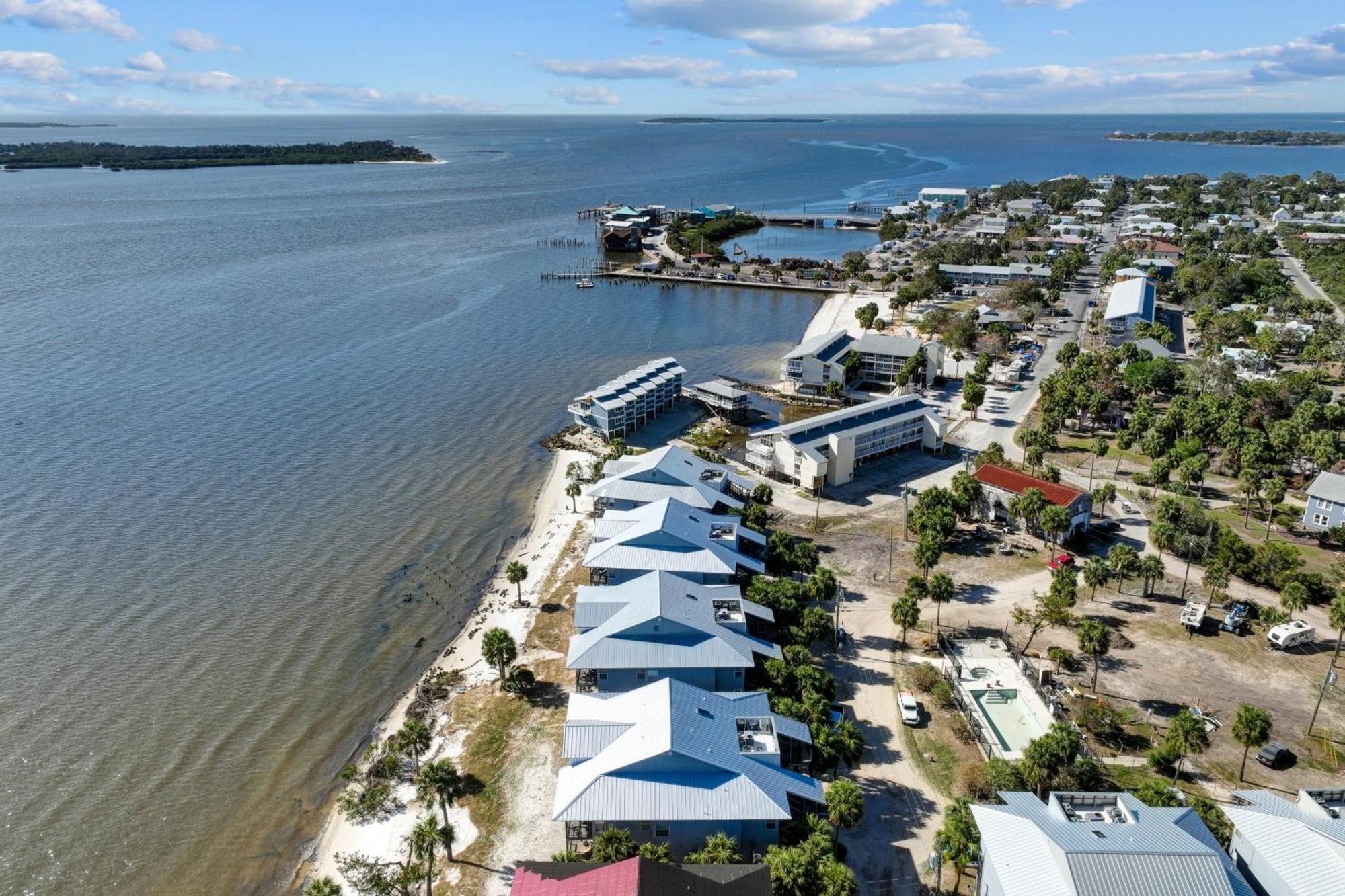 Beachfront Cedar Key Retreat With Pool Access! 外观 照片