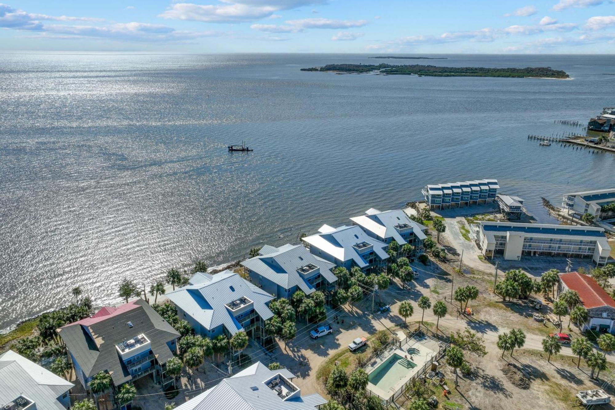 Beachfront Cedar Key Retreat With Pool Access! 外观 照片