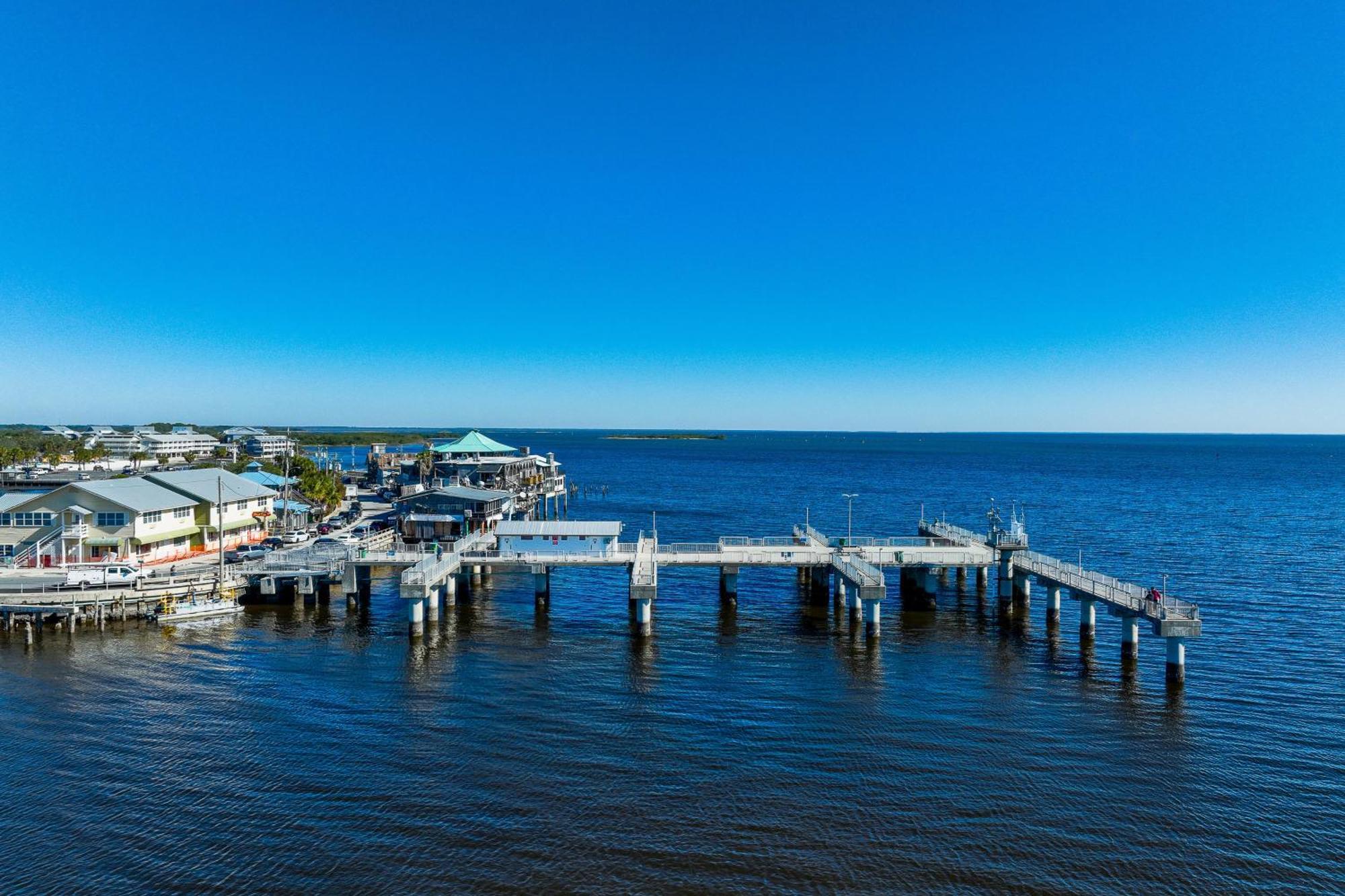 Beachfront Cedar Key Retreat With Pool Access! 外观 照片