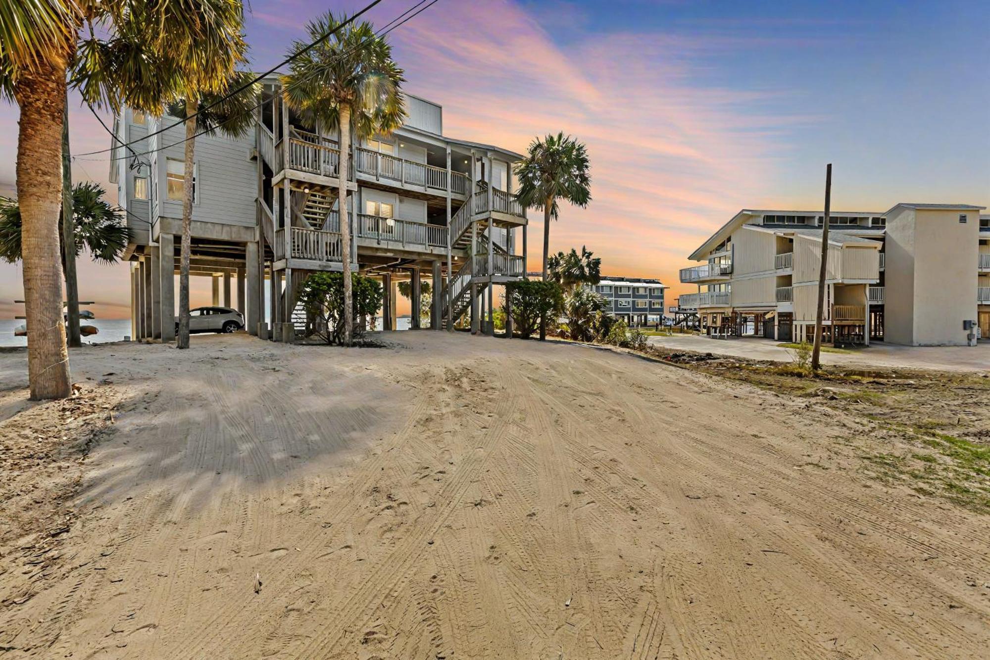 Beachfront Cedar Key Retreat With Pool Access! 外观 照片