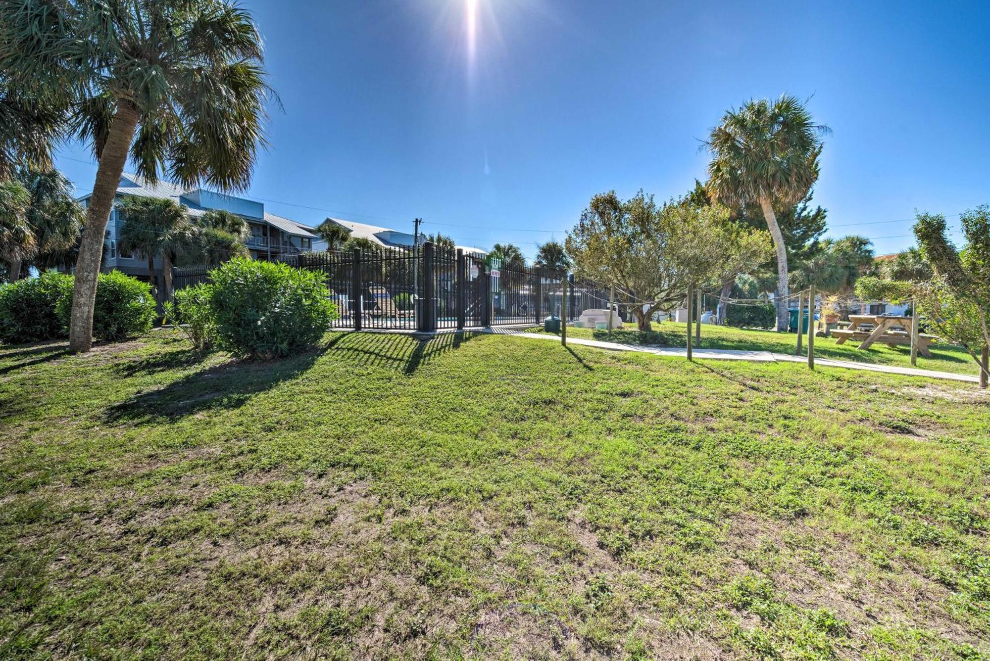 Beachfront Cedar Key Retreat With Pool Access! 外观 照片