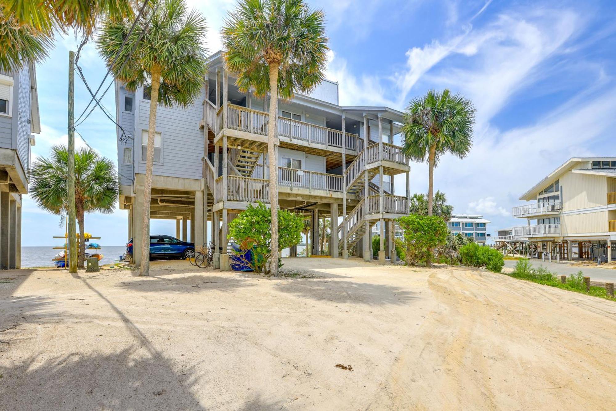 Beachfront Cedar Key Retreat With Pool Access! 外观 照片