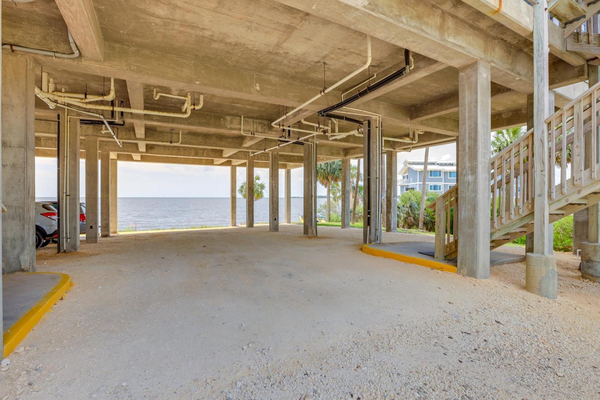 Beachfront Cedar Key Retreat With Pool Access! 外观 照片